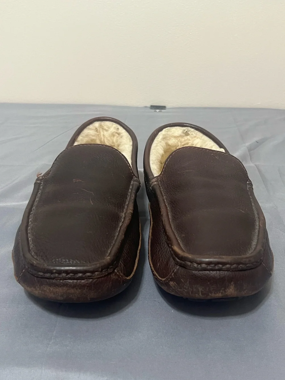 UGG Ascot Slippers Mens 8 Brown Leather Sheepskin Lined Moccasin Rubber Sole